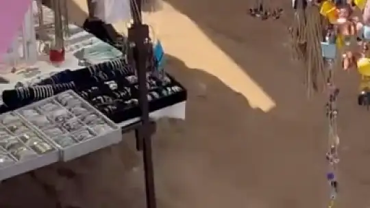 Boru yine patladı, esnafın tezgâhları zarar gördü