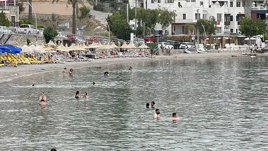 30 derecelik sıcaklıkta Bodrumlular denize koştu
