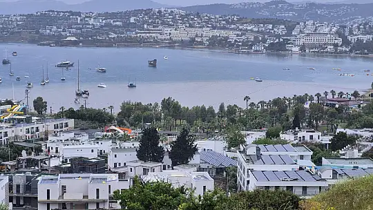 Bodrum'da Yağmur Etkili Oldu: Sokaklarda Su Birikintileri Oluştu