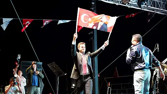 Cumhuriyet Meşalesi Bodrum'da Yandı: Gençlik Bayramı Coşkulu Geçti