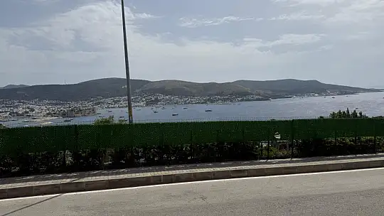 Bodrum'un Eşsiz Manzarasına 'Çim Seddi' !
