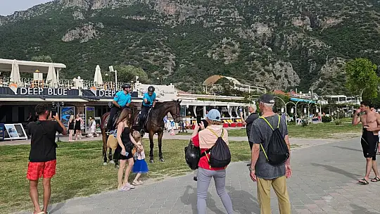 JAKEM'den Görevli Atlı Jandarma Timinden Güvenlik