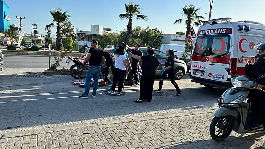 Araç motosiklete çarptı: 2 yaralı
