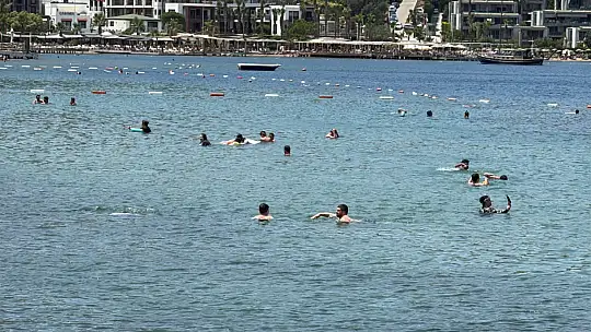 Bodrum'da sahilleri tatilciler doldurdu