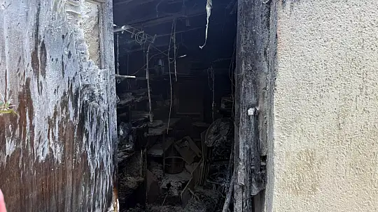 Bitez'de yangın paniği! Depo alevler içerisinde kaldı!
