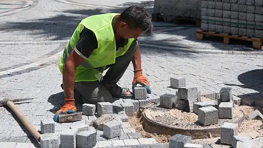 Cadde ve sokaklar bayram öncesi yenileniyor
