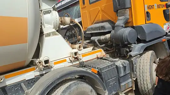 Kamyonet ile beton mikseri arasında feci ölüm!
