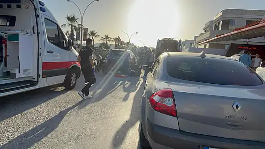 Araç motosiklete çarptı: 2 yaralı
