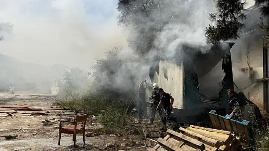 Korkutan yangın: Konteyner alev alev yandı