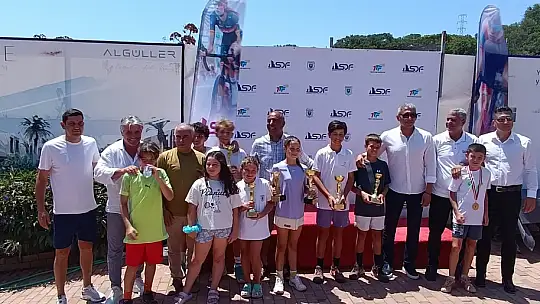 Genç raketler Bodrum'da şampiyonluk için ter döktü
