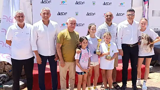 Genç raketler Bodrum'da şampiyonluk için ter döktü
