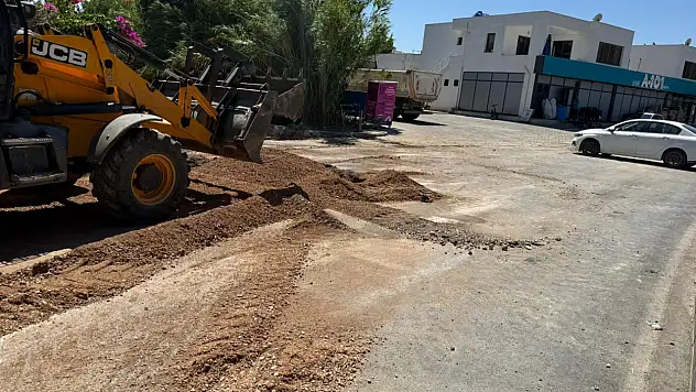 10 gündür süren su patlağına müdahale başladı !