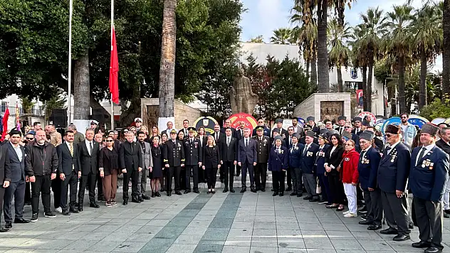 10 Kasım'da Atatürk saygı ve özlemle anıldı