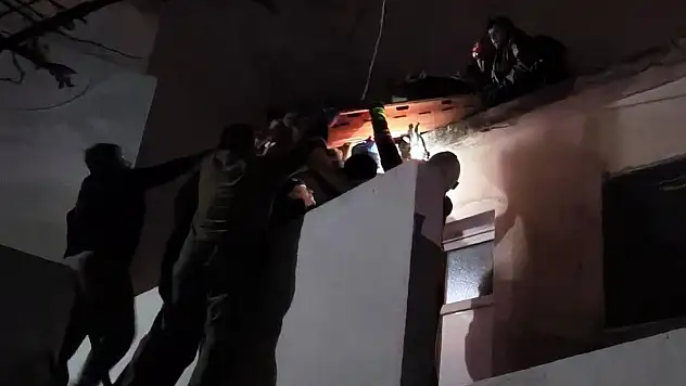 112 koordinasyonunda çatı katında nefes kesen kurtarma