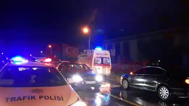 Yolun Islak Olmasından Dolayı Kayarak Düştü