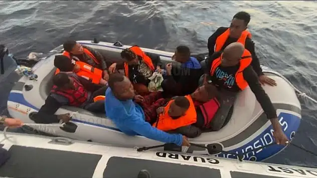 14 Düzensiz Göçmen Kurtarıldı, 19 Göçmen Yakalandı