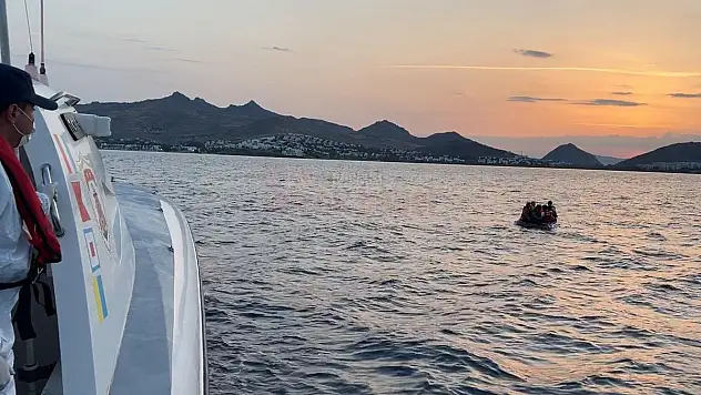 16 Düzensiz Göçmen Kurtarıldı, 14'ü Yakalandı