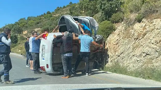 Yan Yatan Araçta iki Kişi Yaralandı