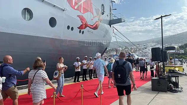 1866 Yolcusu İle Bodrum'a Yanaştı