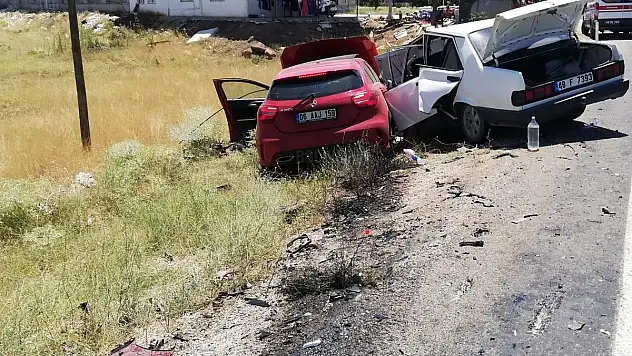 2 Aracın Çarpıştığı Kazada 1 Kişi Öldü, 2 Kişi Yaralandı