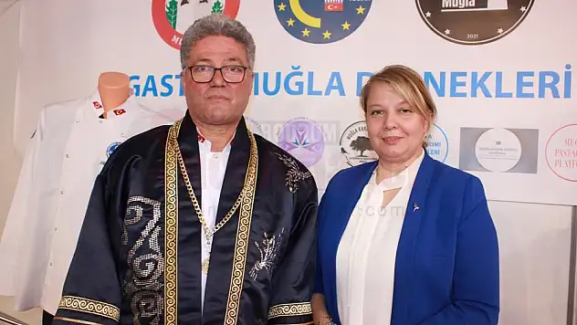 2 Ayda İşlediği Ceketi Milli Aşçıya Hediye Etti