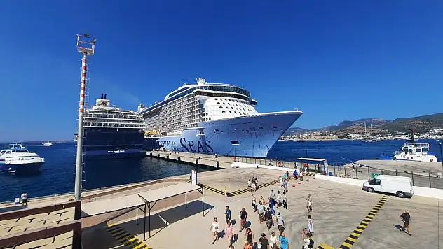 2 Dev Gemi Bodrum'a 5316 Yolcu Getirdi