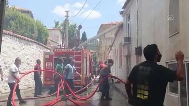 2 müstakil evde çıkan yangın hasara yol açtı