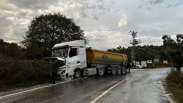 2 Tır Çarpıştı Kazada 1 Kişi Yaralandı