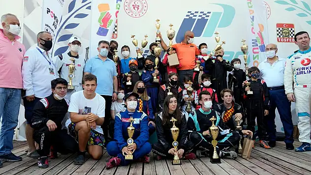 2021 Türkiye Karting Şampiyonası ikinci ayağı olan Çözüm Ortağı Karting Yarışlarından Bodrum'a ikincilik geldi