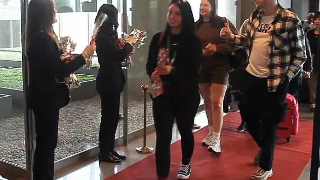 2023'ÜN İLK TURİST KAFİLESİ GELDİ