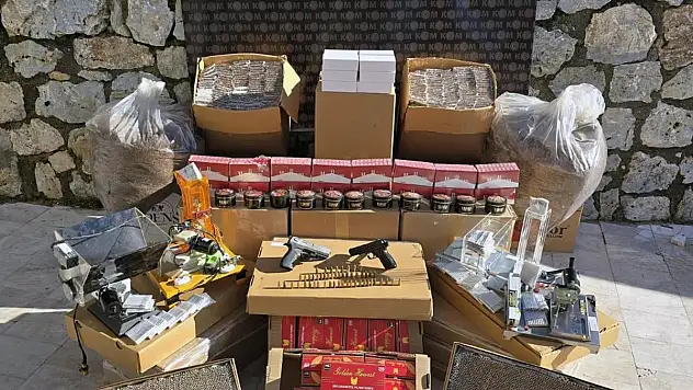 235 Bin Adet Dolu Makaron Ele Geçirildi