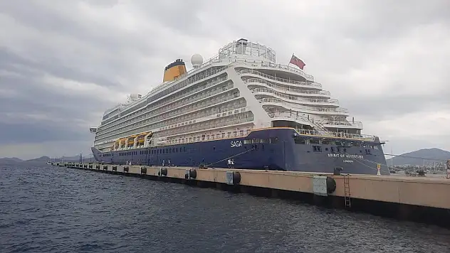 237 Metrelik Gemi 525 Yolcusuyla Bodrum'da