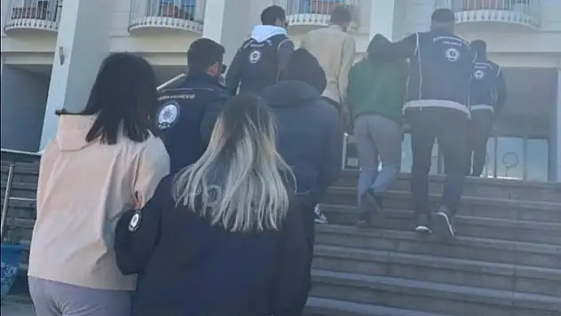 Bodrum'da Göçmen Kaçakçılığı Operasyonu: 5 Şüpheli Tutuklandı