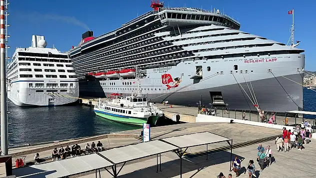 2741 Yolcu ile Bodrum'a Geldiler