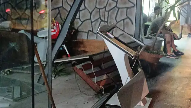 3.00 Promil alkollü sürücü mahalleyi savaş alanına çevirdi !