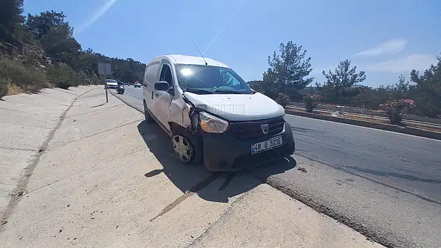 3 Aracın Karıştığı Kaza Maddi Hasarla Atlatıldı