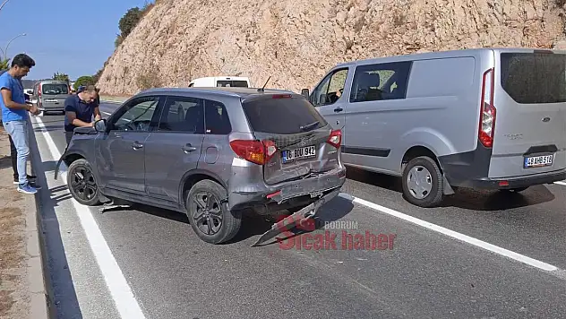 3 Aracın Karıştığı Maddi Hasarlı Kaza Meydana Geldi