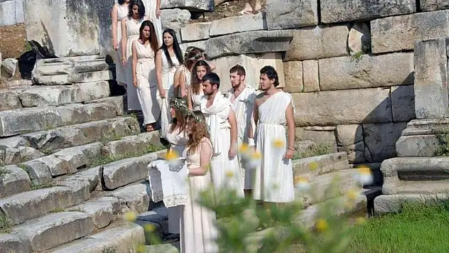 3 Bin 500 Yıl Önceki Tören Giysiler ile Lagina'dan Stratonikeia'ya Anahtar Taşınacak