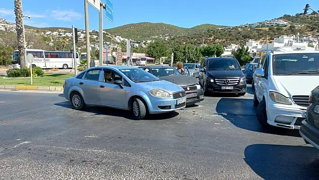 3 Farklı Kazada Yaralanan Olmasa da Sürücüler Birbirine Girdi