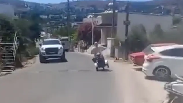 3 Tekerlekli Motorla Trafikte Akrobasi!