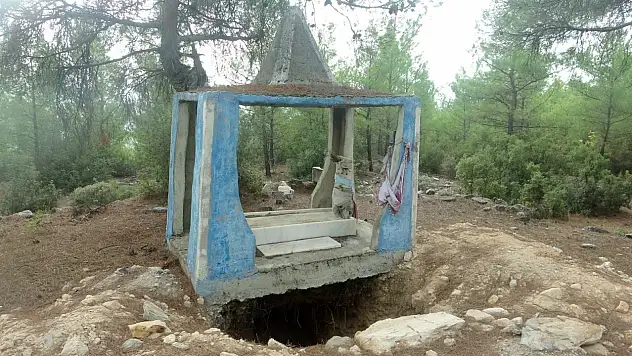 300 Yıllık Oyuk Baba Ereni Türbesi defineciler tarafından tahrip edildi