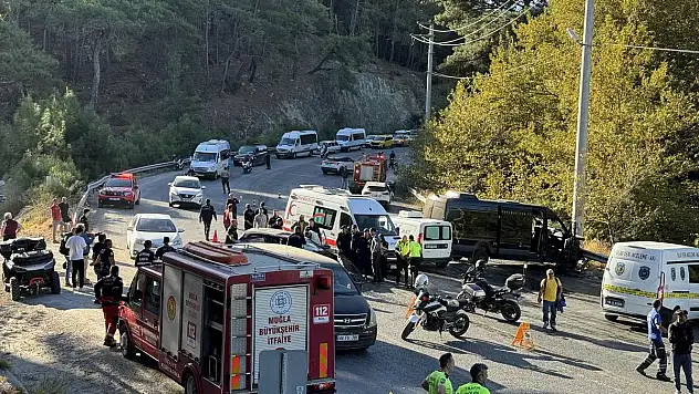 4 Aracın Karıştığı Kazada 5 Kişi Yaralandı