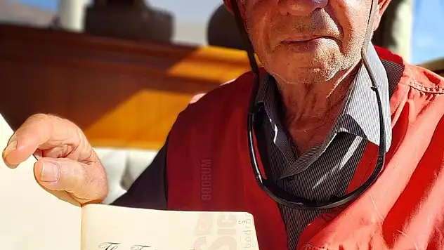 40 Yıldır Tuttuğu Balıkları Not Alıyor