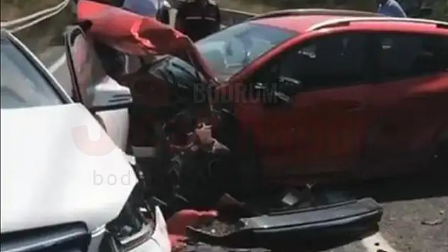 5 Araçlı Zincirleme Trafik Kazasında 12  Kişi Yaralandı