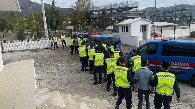 58 Düzensiz Göçmenin Yakalandığı Operasyonda10  Organizatörde Tutuklandı