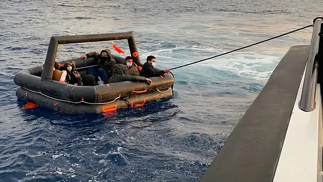 8 düzensiz göçmen kurtarıldı