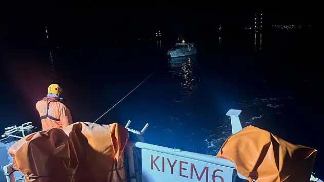 9 Metrelik Tekneyi KIYEM Ekipleri Kurtardı