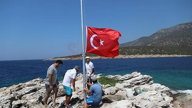 Ada ve Koylardaki Bayraklar Yenileniyor