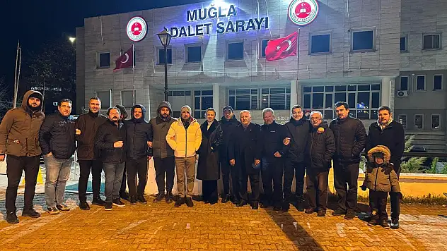 Adalet Sarayı önünde 'Demokrasi ve Adalet Nöbeti' başlatıldı
