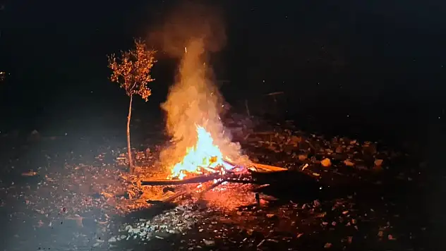 Ağaçlık alanda yakılan ateş ekipleri alarma geçirdi